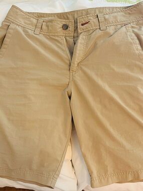 Stio Men's Light Tan Flat-Front Shorts